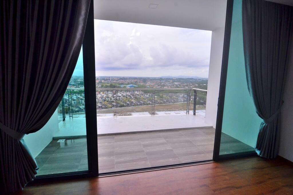 Lovely Vivamall City View With 2 Card Lv12 Кучинг Экстерьер фото